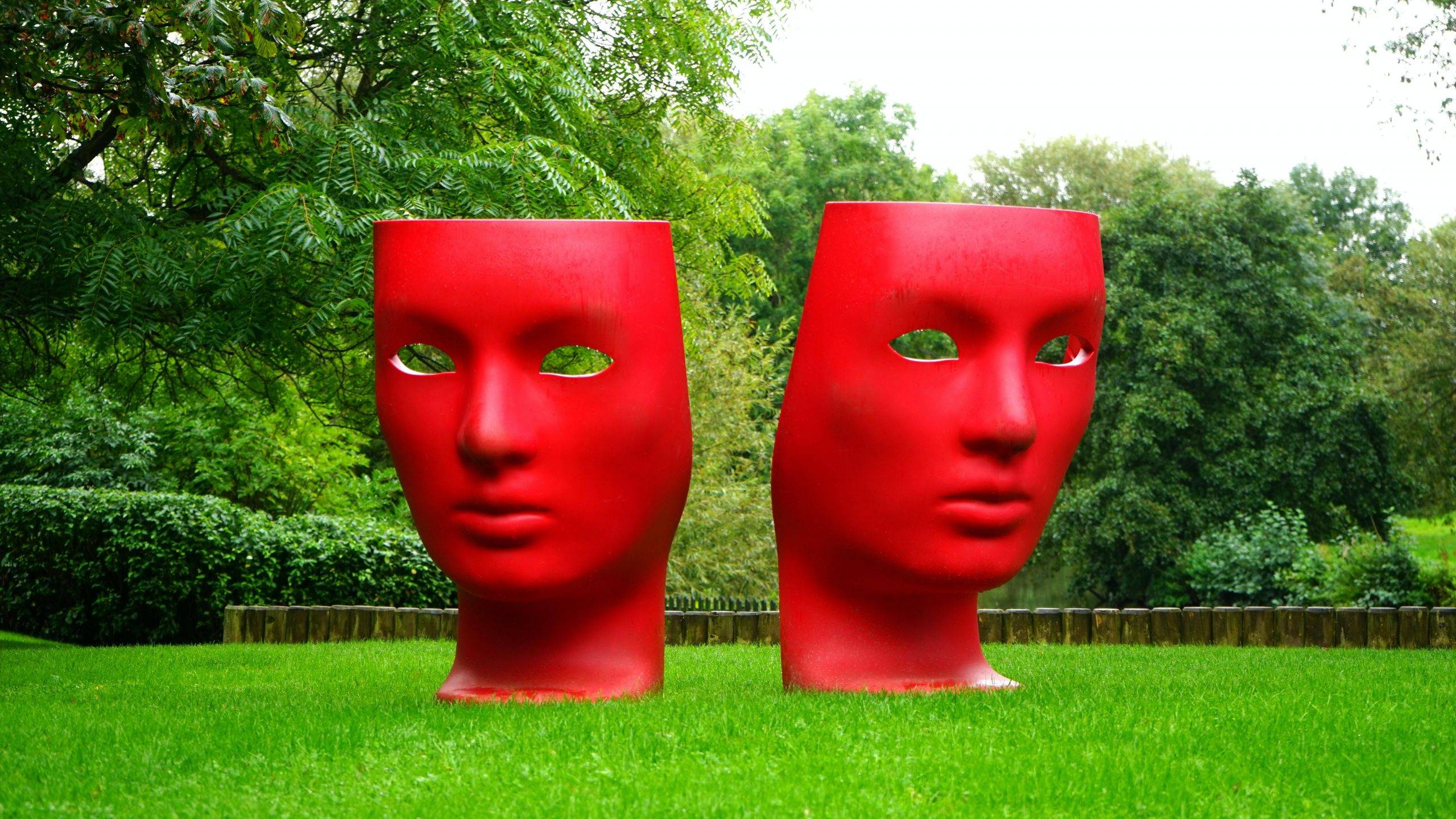 red-human-face-monument-on-green-grass-field-189449