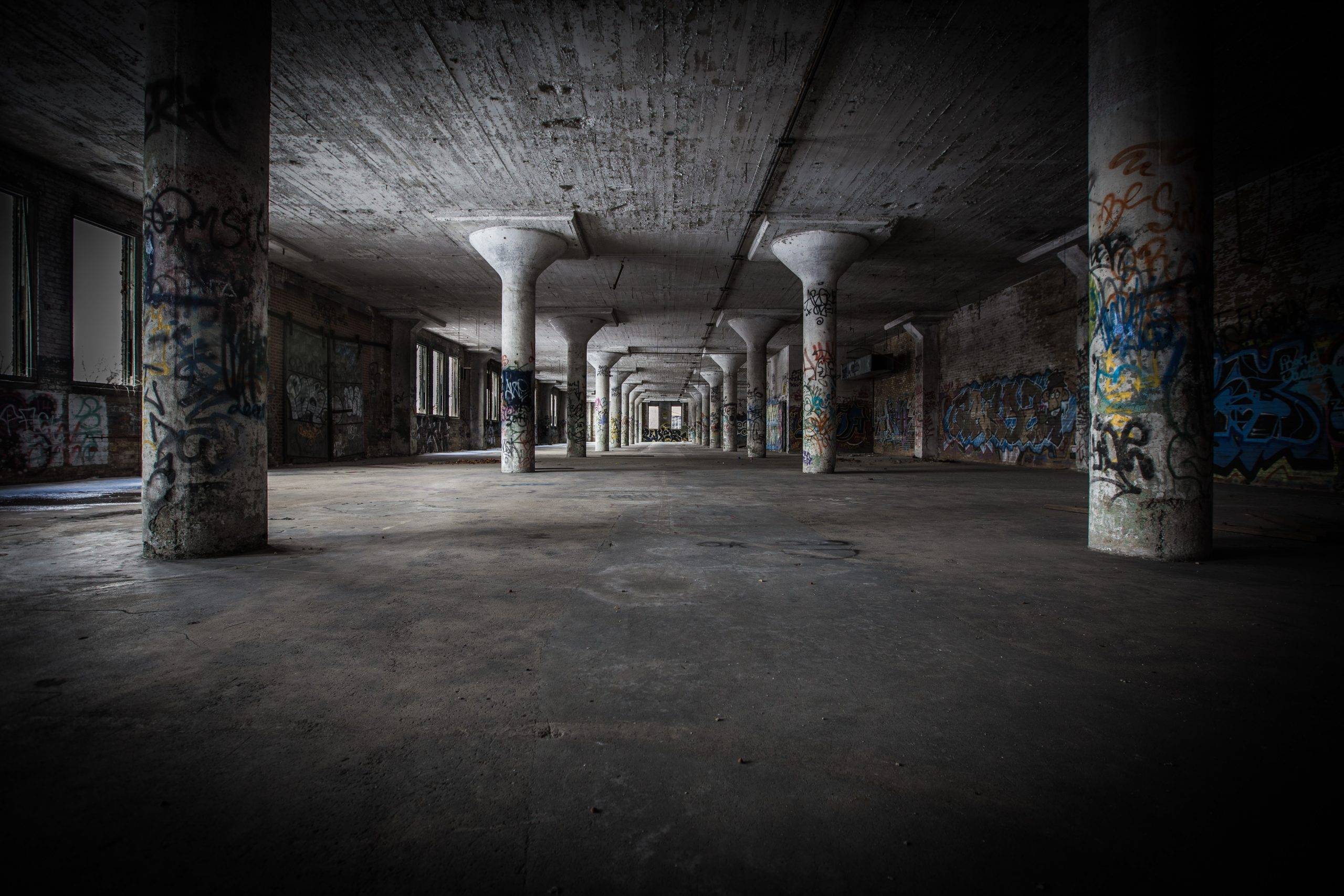 gray-concrete-building-2208967