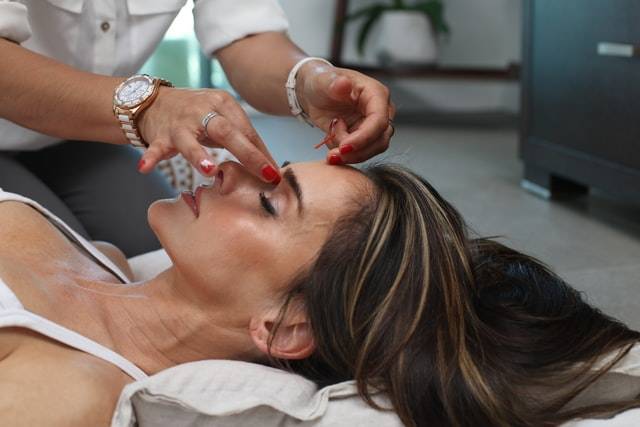 Conventional Medicine Versus Holistic Approaches To Anxiety Problems