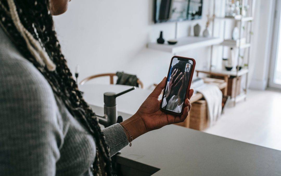 4 Crucial Tips for Surviving a Long-Distance Relationship